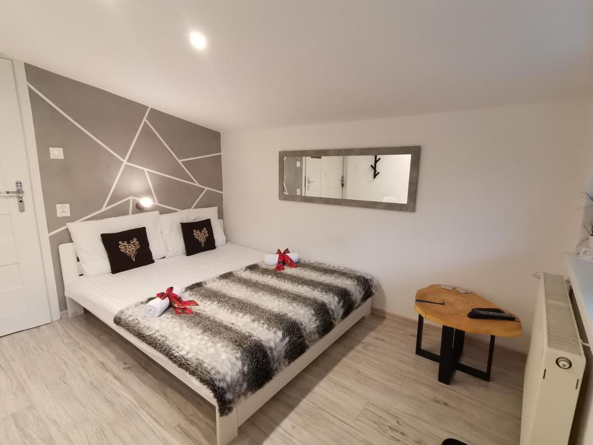 שצ'צ'ירק Beskidzka Guest House מראה חיצוני תמונה