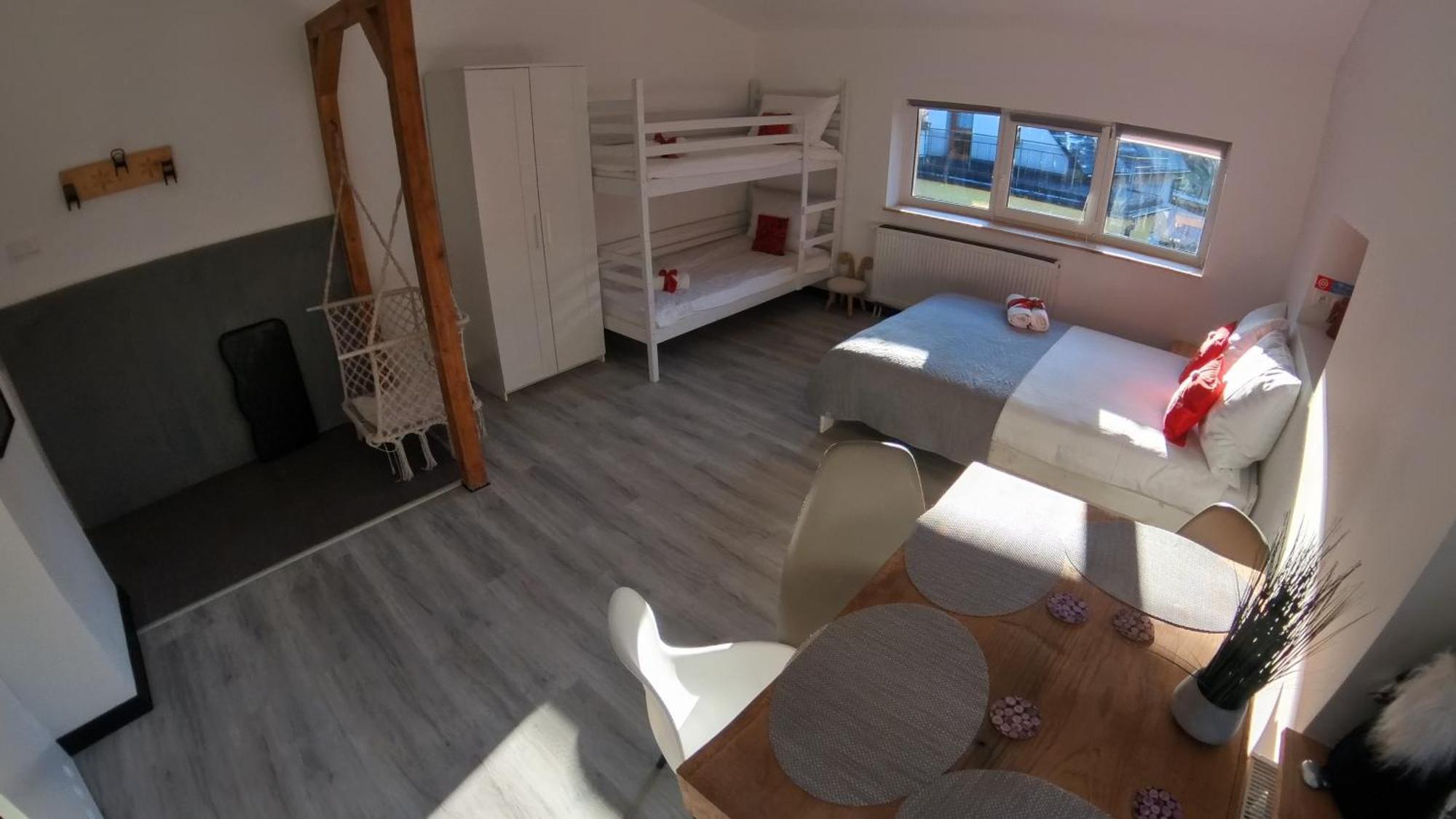 שצ'צ'ירק Beskidzka Guest House מראה חיצוני תמונה