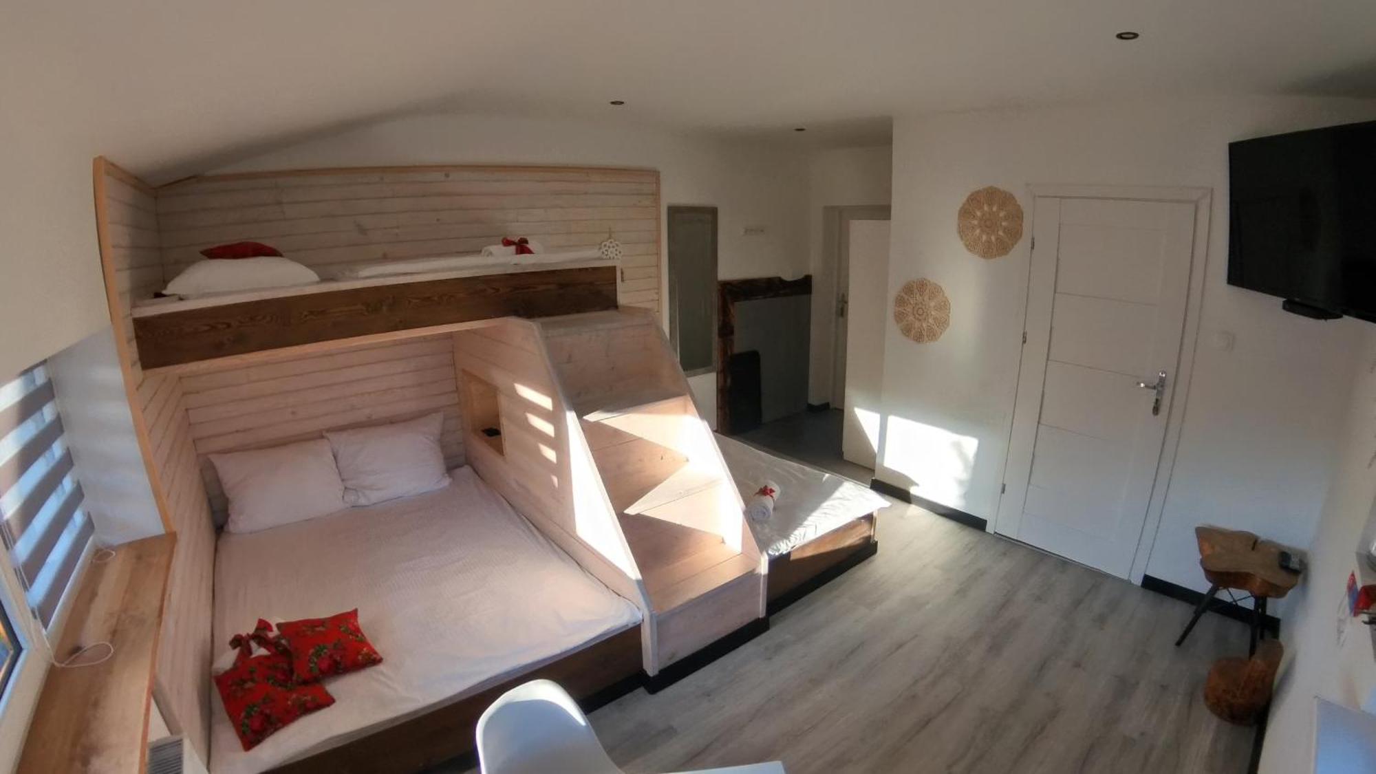 שצ'צ'ירק Beskidzka Guest House מראה חיצוני תמונה